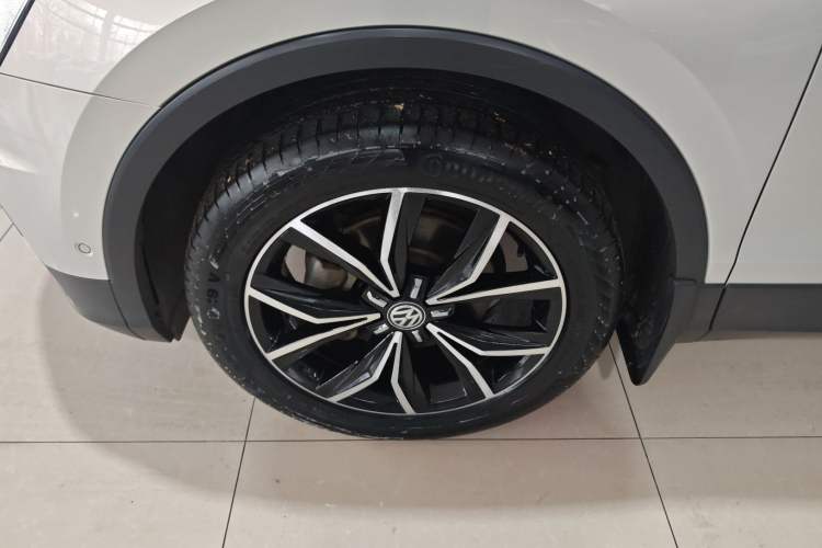 Used Volkswagen Tiguan L 2019 Revised 330TSI Automatic Two-Wheel Drive Smart & Luxury Edition China VI Standard
