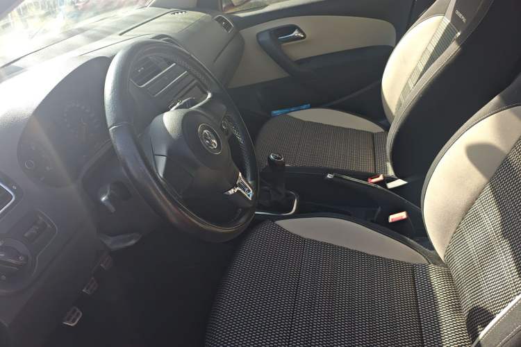 Used Volkswagen Polo 2012 1.6L Cross Polo MT Left Front Seat