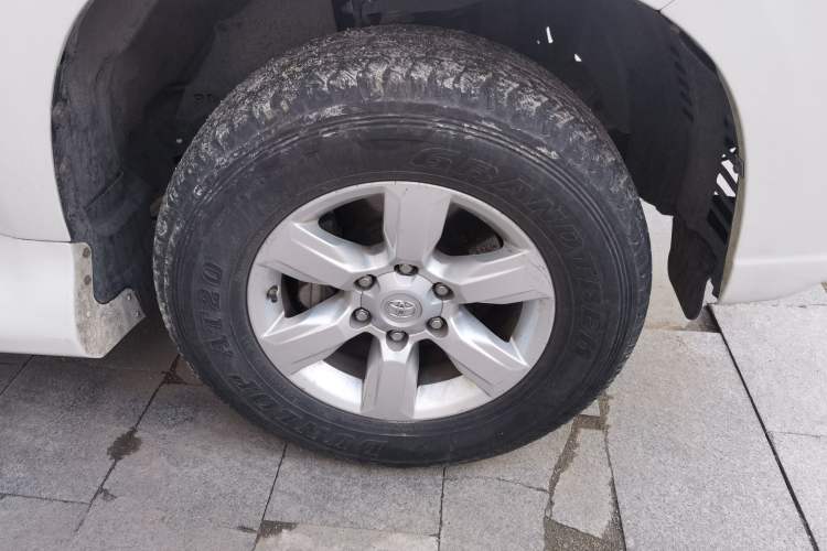 Used Toyota Prado  Right Front Wheel Hub