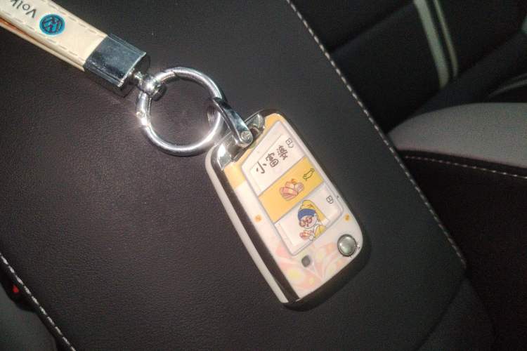 Used Volkswagen T-ROC 2023 300TSI DSG Two-Wheel-Drive Chen Guang Edition Interior 1