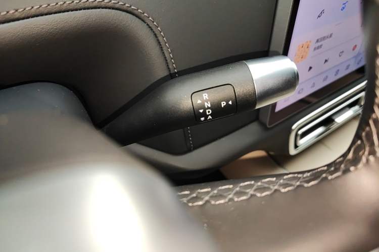 Used Li Auto L8 2023 Pro Model
