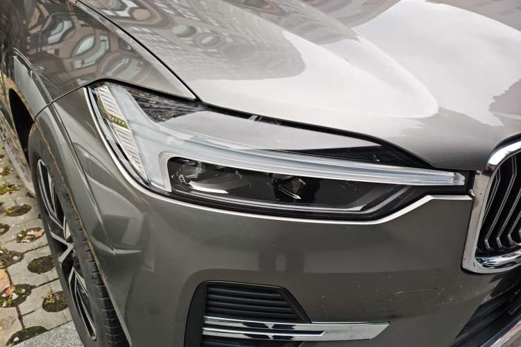Used Volvo XC60 2023 B5 4x4 Smart Luxury Edition Right Front Headlight
