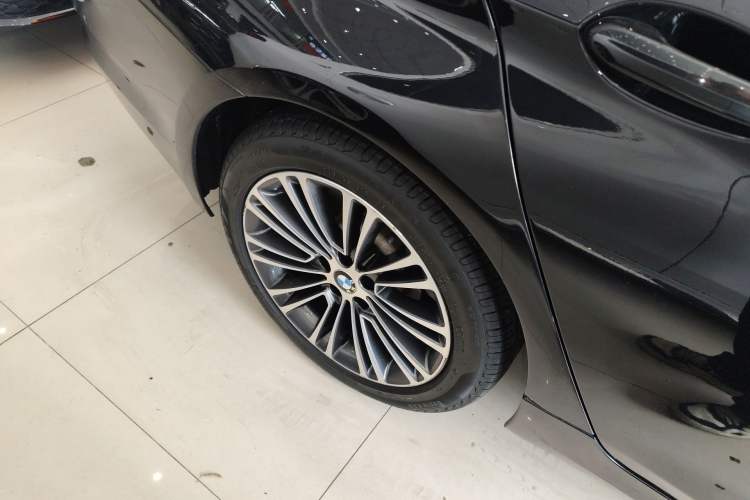 Used BMW 5 Series 2019 540Li Executive Edition Exterior 5