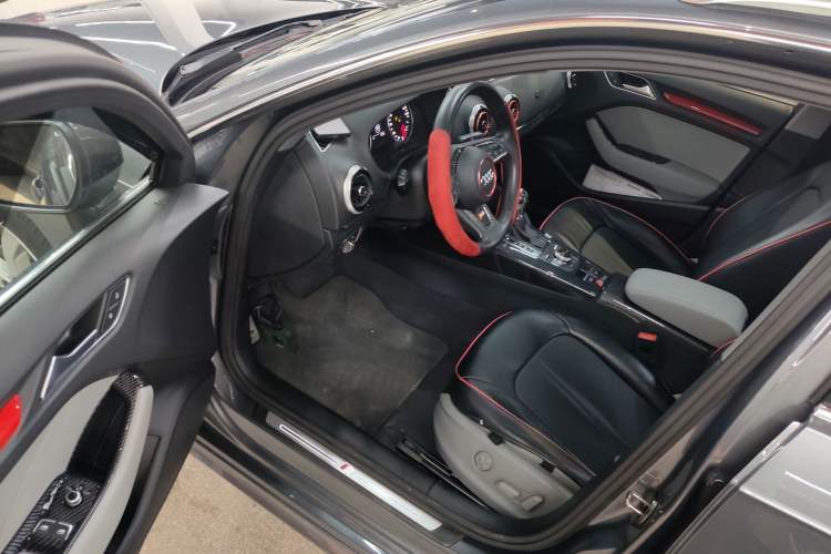 Used Audi A3 2019 Sportback 35 TFSI Fashion Edition China VI Emission Standard Driver Seat