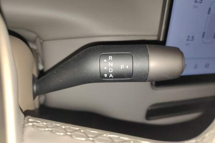 Used Li Auto i6 2025 Model Four-Wheel-Drive Standard Type
