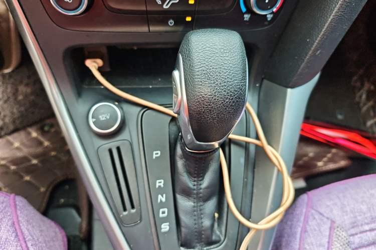 Used Ford Focus 2018 Hatchback Classic 1.6L Automatic Comfort Plus SmartDrive Edition Gear Lever