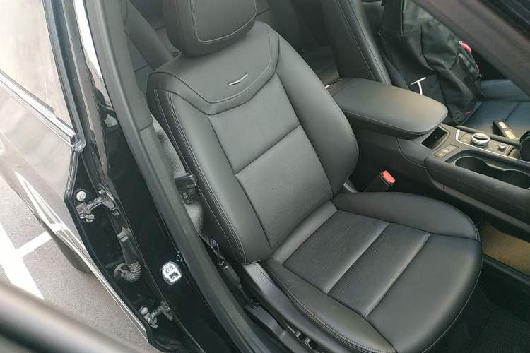 Used Cadillac XT6 2025 2.0T Six-Seater All-Wheel-Drive Prestige Executive Black Label Version