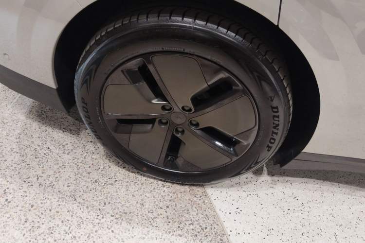 Used Li Auto i6 2025 Model Two-Wheel-Drive Standard Type Right Rear Wheel Hub