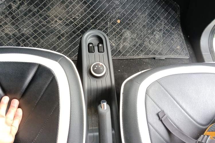 Used Wuling Hongguang MINIEV 2021 Macaron Fashion Model Lithium Iron Phosphate Gear Lever