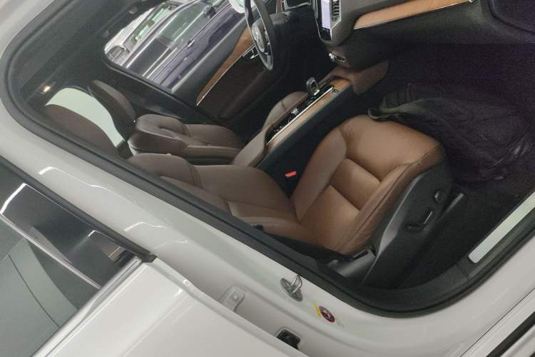 Used Volvo XC90 2023 B5 SmartDrive Luxury Edition 5 Seats
