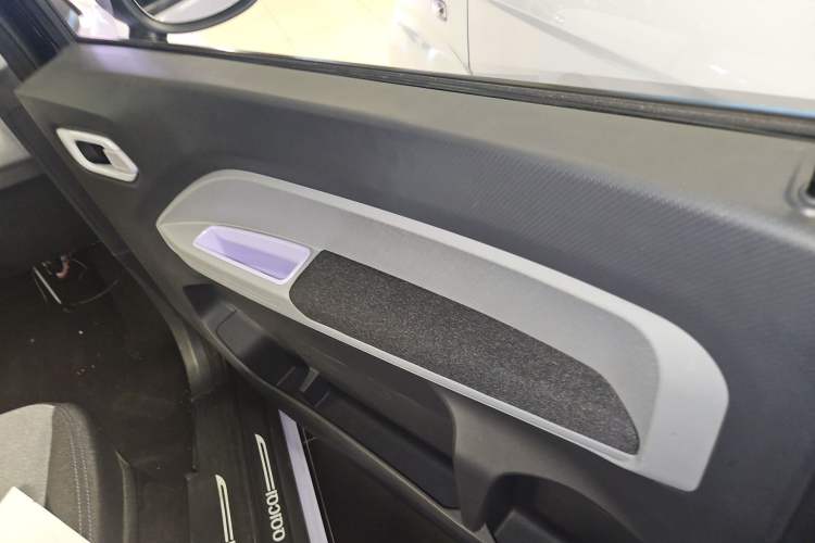 Used Chery New Energy QQ Ice Cream 2022 170km Sundae Phosphate Lithium-Ion