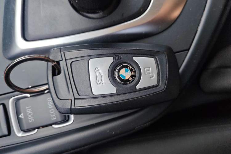 Used BMW 3 Series 2016 320Li Ambition Model
