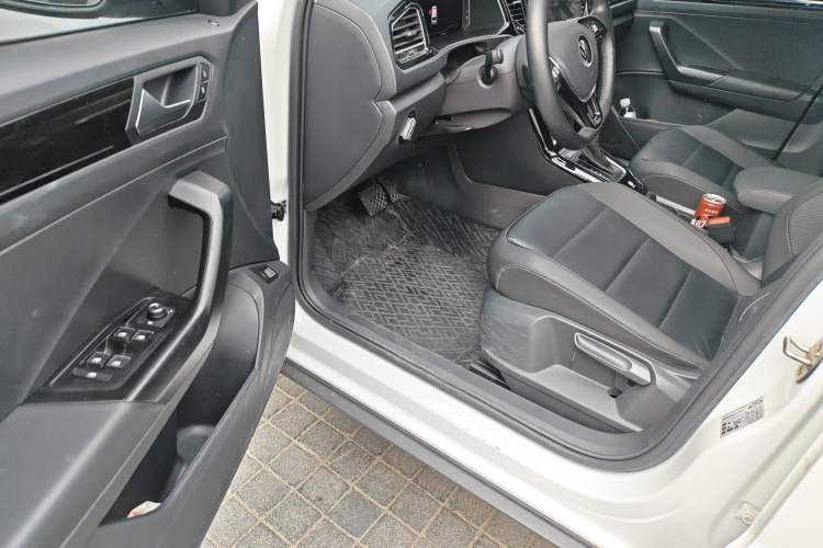 Used Volkswagen T-ROC 2022 280TSI DSG Two-Wheel Drive Elite PLUS Driver Seat