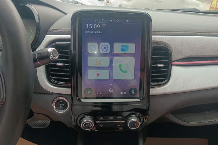 Used Chery QQ Little Ant 2022 Restyled Version Sweet Pink Edition Half-Sugar Version 28.8 kWh 30 kW 301 km Audio And AC Panel