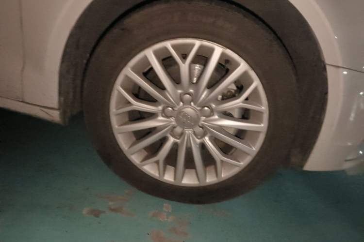 Used Audi A3 2016 Limousine 35 TFSI Prestige Edition Right Front Wheel Hub