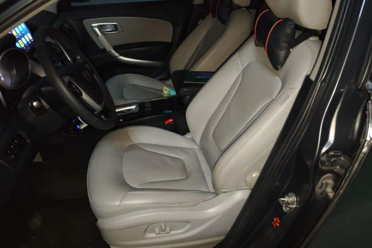 Used Bestune X80 2013 2.0L automatic luxury version Left Front Seat