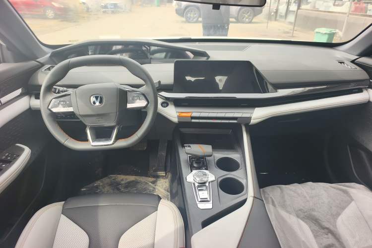 Used Changan UNI-V iDD 2024 Blue Whale Smart Electric iDD 136km Luxury Model