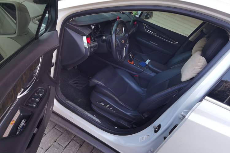 Used Cadillac XT5 2017 Anniversary Edition 28T Four-Wheel Drive Luxury Model
