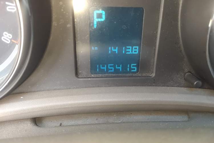 Used Buick GT 2013 GT 1.6L Automatic Fashion Edition Odometer Close Up