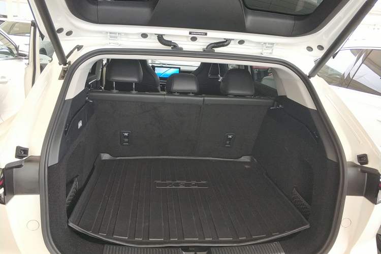 Used Roewe D5X DMH 2024 135 Tech Edition
