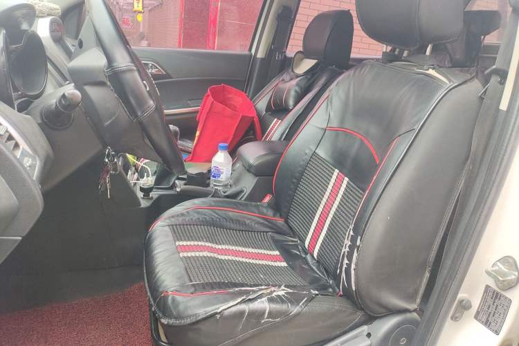 Used JMC Yuhu 3 2018 2.5T Diesel Two-Wheel Drive Advanced Version with Long Wheelbase
