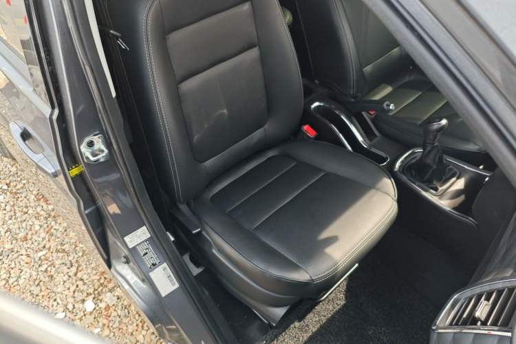 Used Jinbei Gold Hiace 2023 1.5L Passenger Vehicle Engineering Lion 5/6/7 Seater Right Front Seat