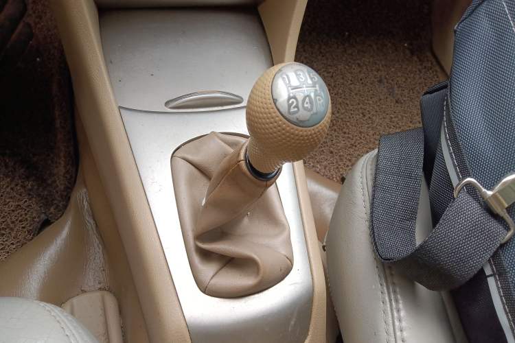 Used Honda Fit 2004 sedan 1.3L manual transmission