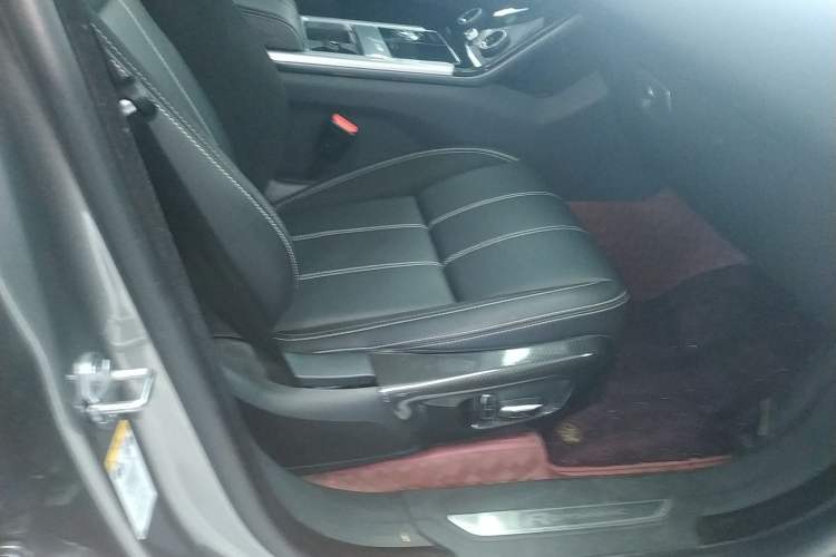 Used Land Rover Range Velar 2019 380 PS R-DYNAMIC SE Right Front Seat