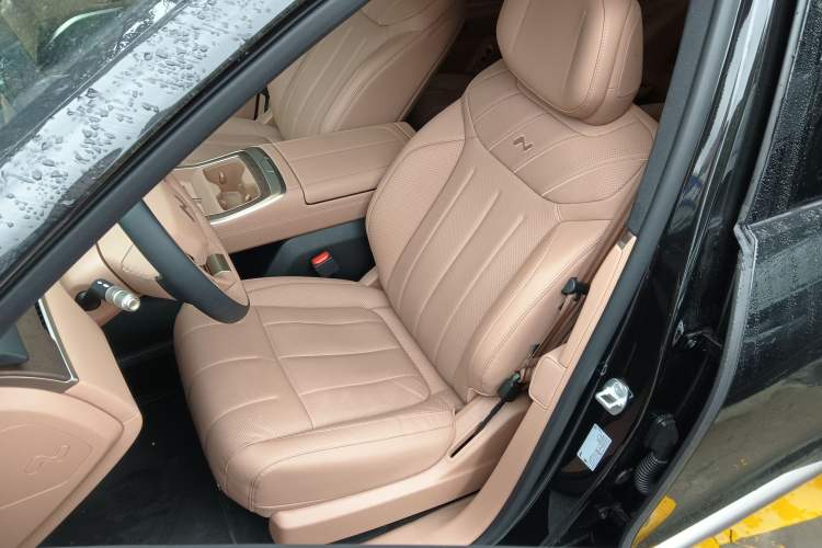 Used ONVO Luxeed L90 2025 Model—Max Six-Seater Version