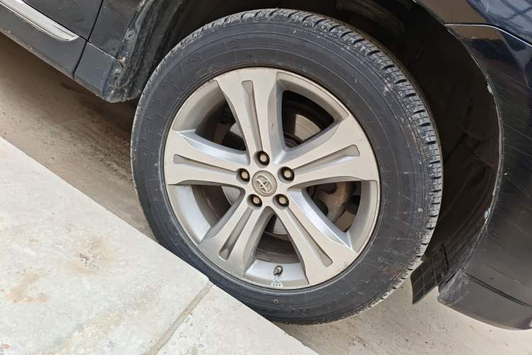 Used Toyota Highlander 2013 2.7L Two-Wheel Drive 7-Seater Zijin Edition
