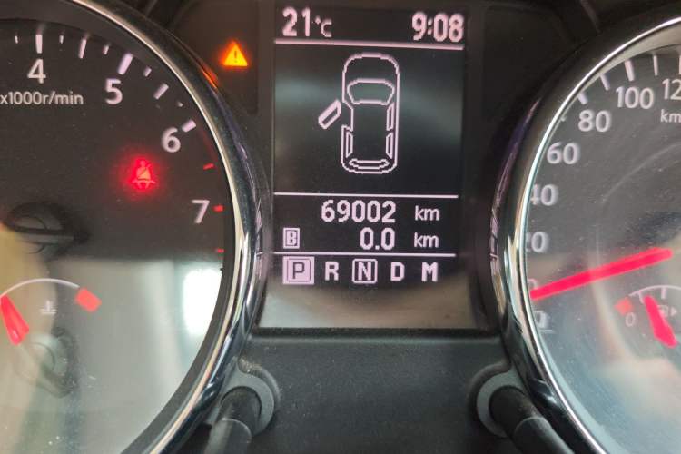 Used Nissan Qashqai 2011 2.0 XV Lea CVT 2WD Odometer Close Up