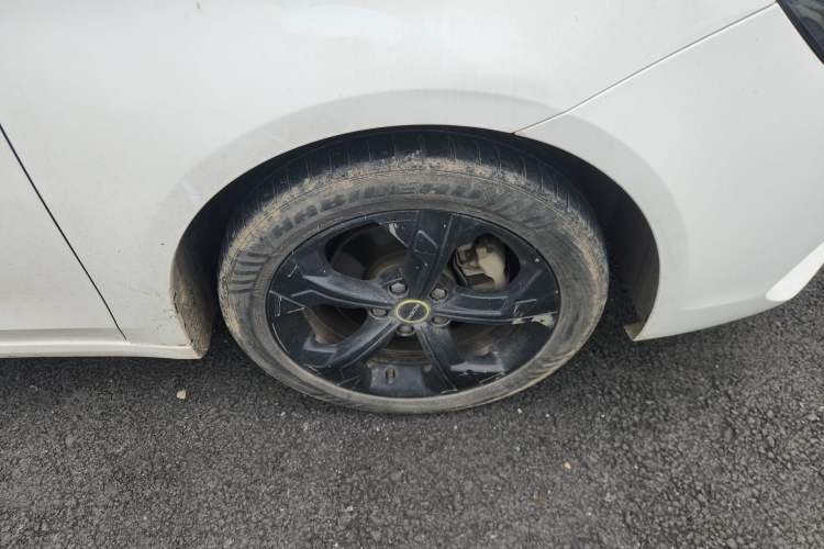 Used Roewe i6 MAX 2020 300TGI Automatic "Swell Cool Smart Drive" Edition Right Front Wheel Hub