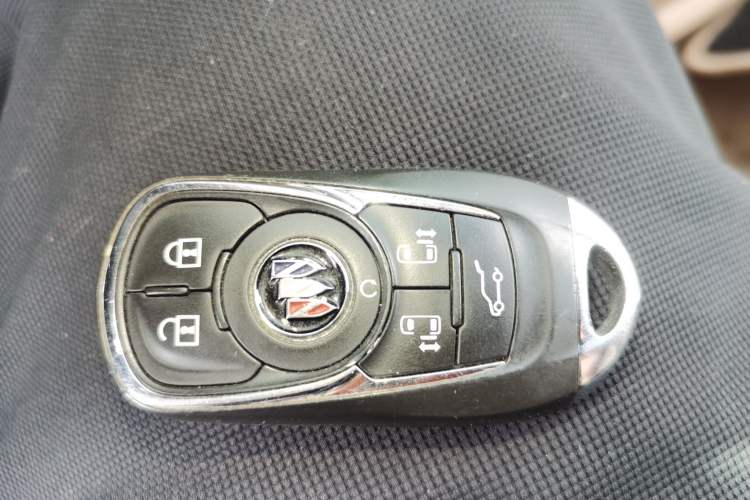 Used Buick GL8 2020 ES Land Cruiser 653T Luxury Model Vehicle Key