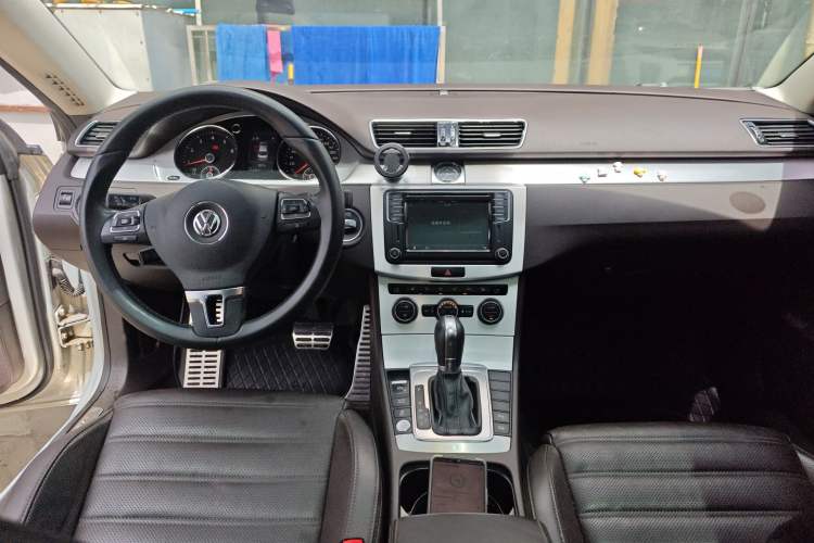 Used Volkswagen FAW-Volkswagen CC 2016 1.8TSI Luxury Model Center Console