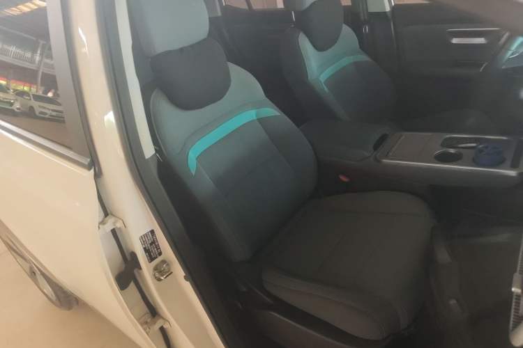 Used AION Y 2023 Younger Right Front Seat