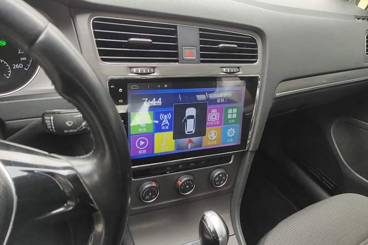 Used Volkswagen Golf 2015 1.4TSI Automatic Comfort Model Audio And AC Panel