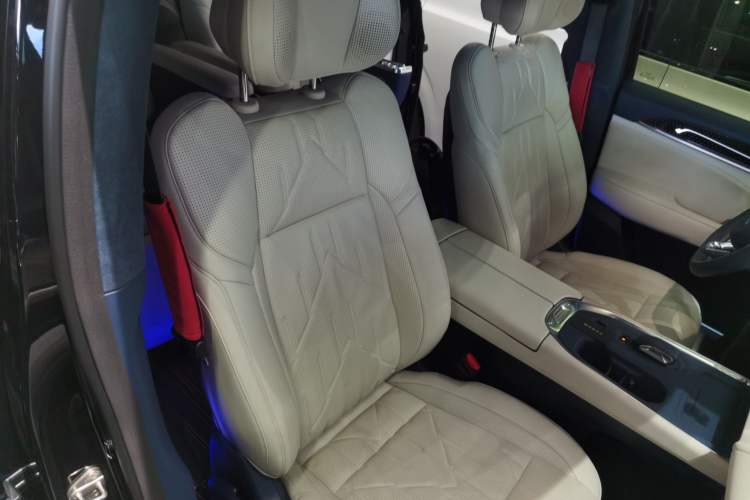 Used Zeekr 009 2024 Six-Seat Executive Version 4WD 108 kWh
