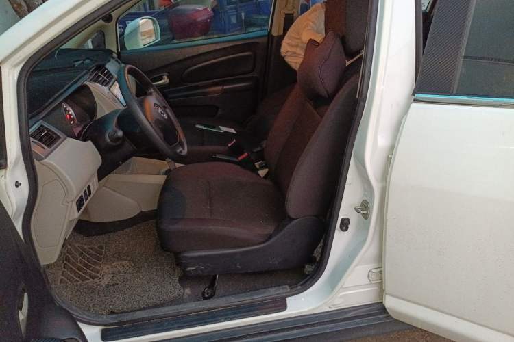 Used Venucia R50 2015 1.6L Automatic Fashion Edition