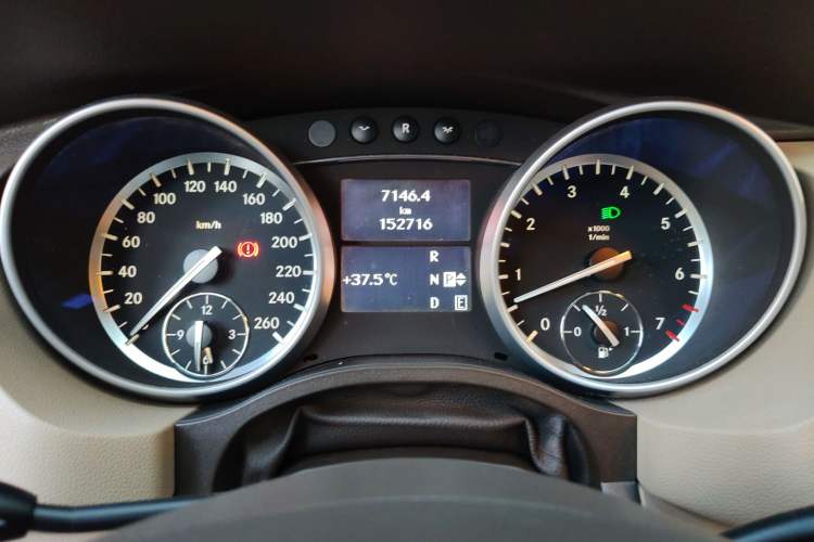 Used Mercedes-Benz R-Class 2011 R 300 L Luxury Model Instrument Cluster