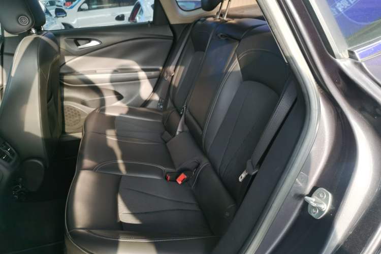 Used Buick Verano 2015 Sedan 20T Dual-Clutch Leading Model Left Rear Seat