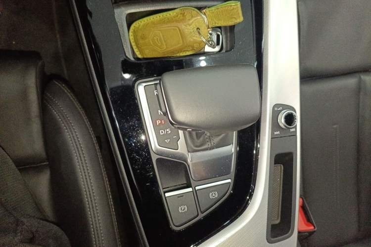 Used Audi A5 2023 Sportback 40 TFSI Fashionable and Dynamic Model Gear Lever