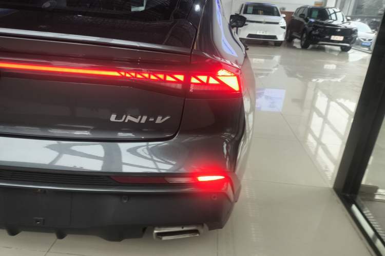 Used Changan UNI-V 2024 1.5T Prestige Edition
