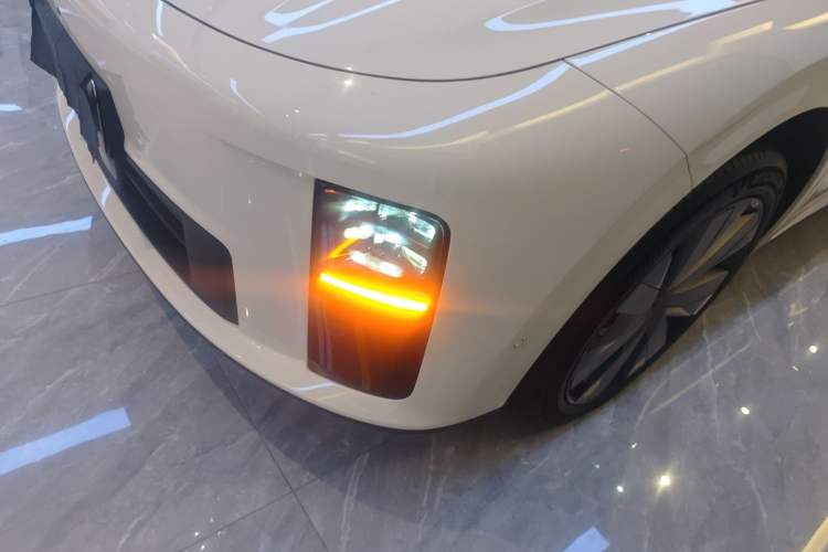 Used Li Auto i6 2025 Model Two-Wheel-Drive Standard Type Left Front Headlight