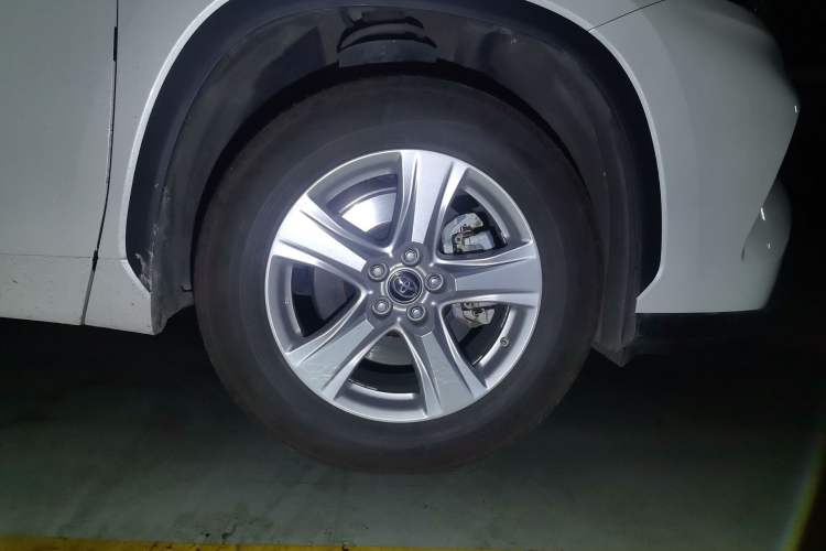 Used Toyota Highlander 2022 Dual-Engine 2.5L Two-Wheel Drive Elite Edition 7-Seater Right Front Wheel Hub