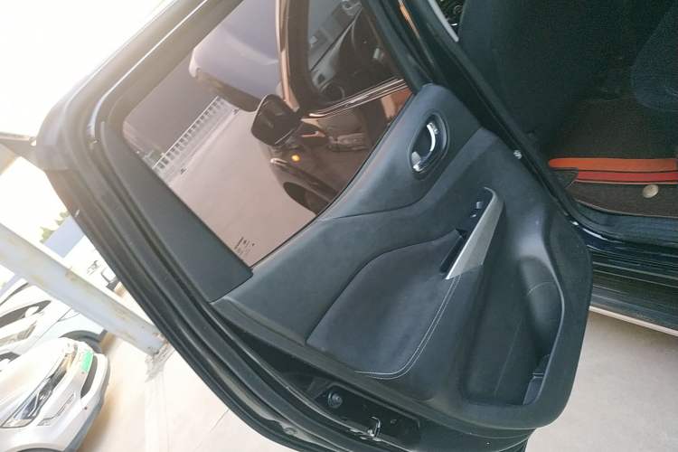 Used Nissan Navara 2017 2.5L Automatic 2WD Luxury Edition QR25
