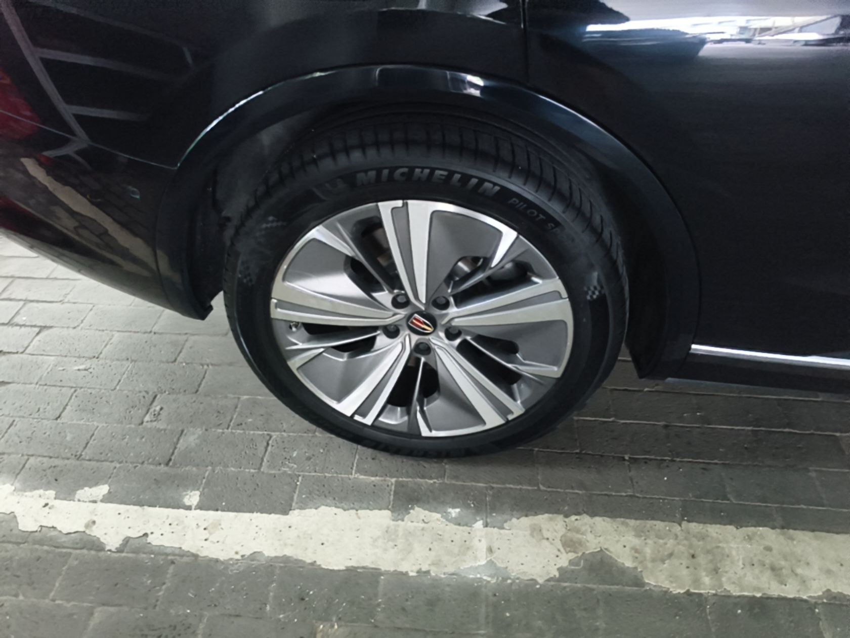 Hongqi E-HS9 2022 660 km Range Flagway Edition Six Seats — снимка 11