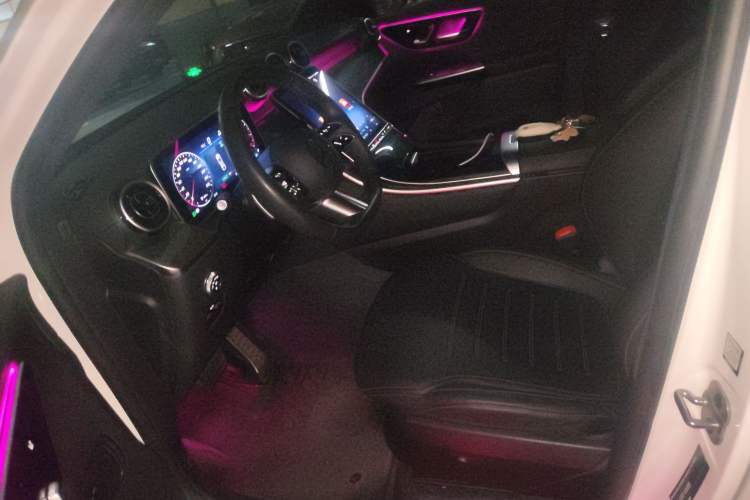 Used Mercedes-Benz GLC Coupe 2025 GLC 260 4MATIC Coupe SUV Left Front Seat