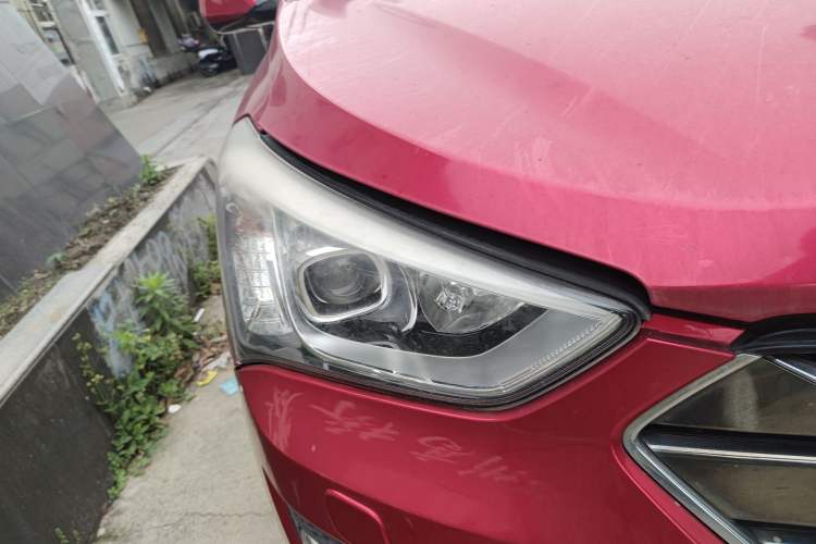 Used Hyundai Santa Fe 2013 2.0T Automatic All-Wheel Drive Top Trim Right Front Headlight