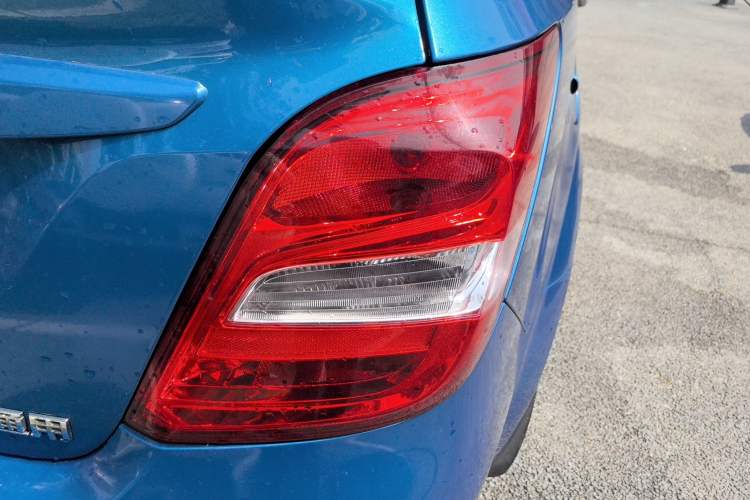 Used Chevrolet Aveo Sonic 2014 Sedan 1.4SL MT Comfort Edition Right Rear Taillight