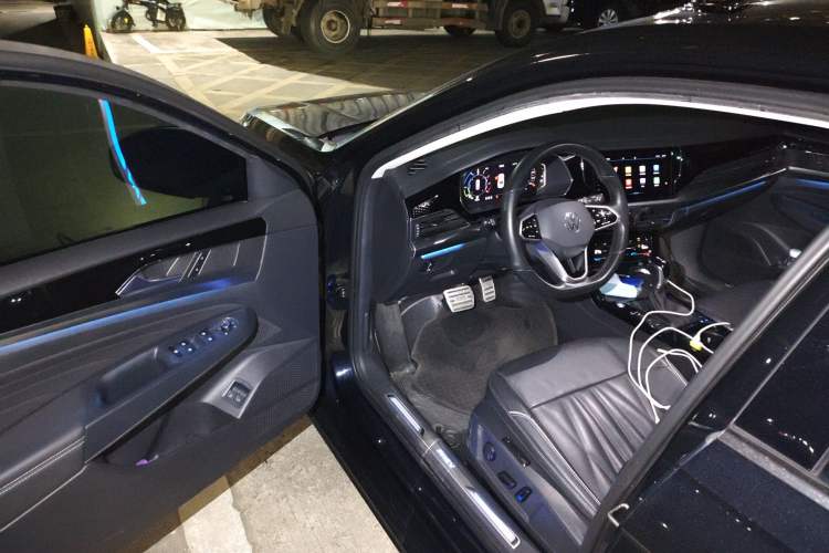 Used Volkswagen Passat New Energy 2022 430 PHEV Hybrid Luxury Edition Driver Seat